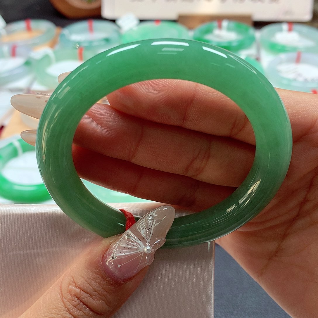 翡翠手镯（圆镯）未镶嵌（63号）66