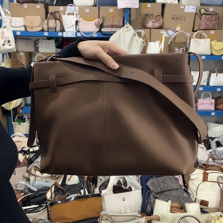 蚕丝沉****风健健康康平平安安