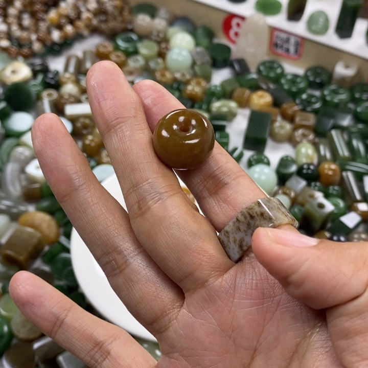 酒***九和田玉（糖玉）未镶嵌挂件