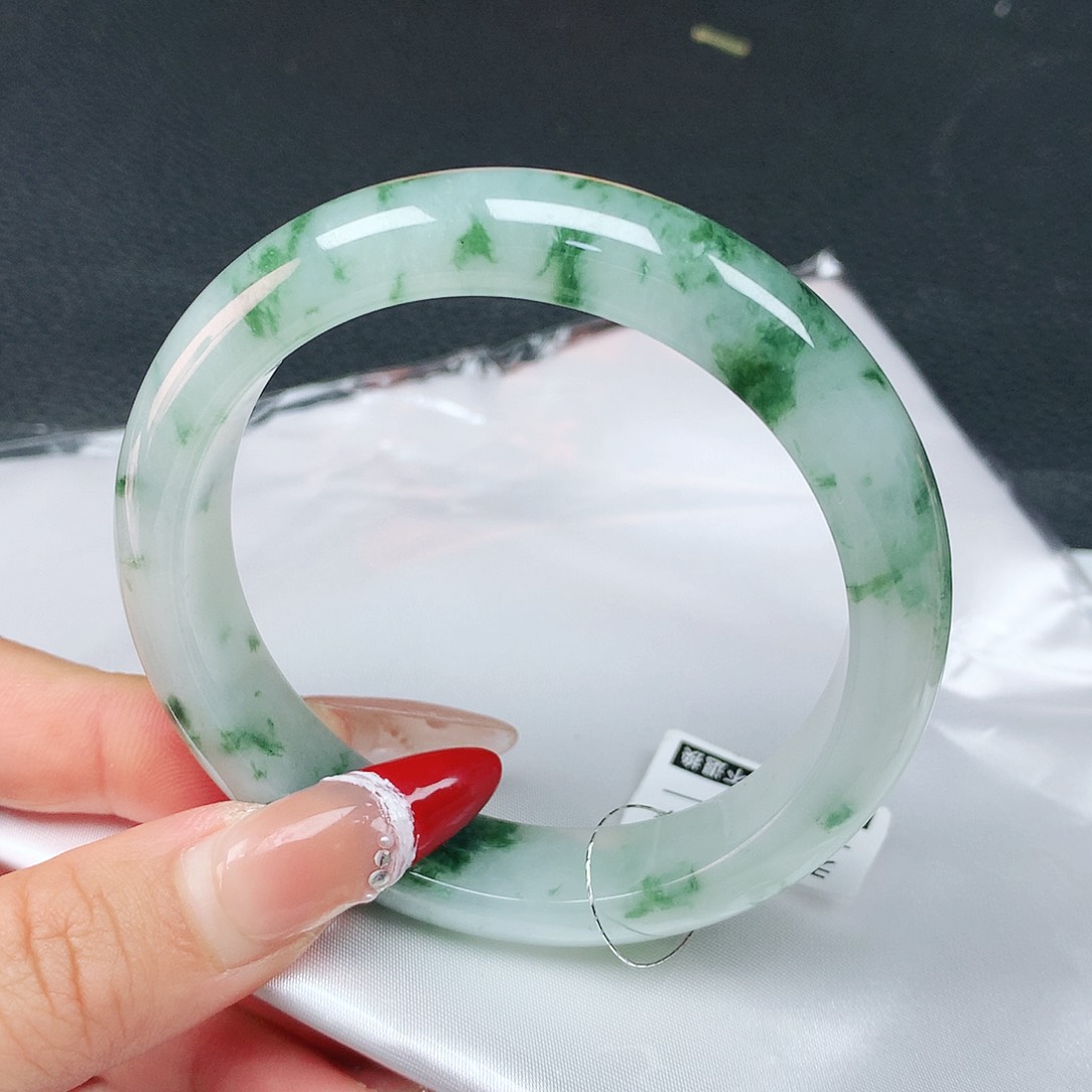 翡翠手镯未镶嵌57圈