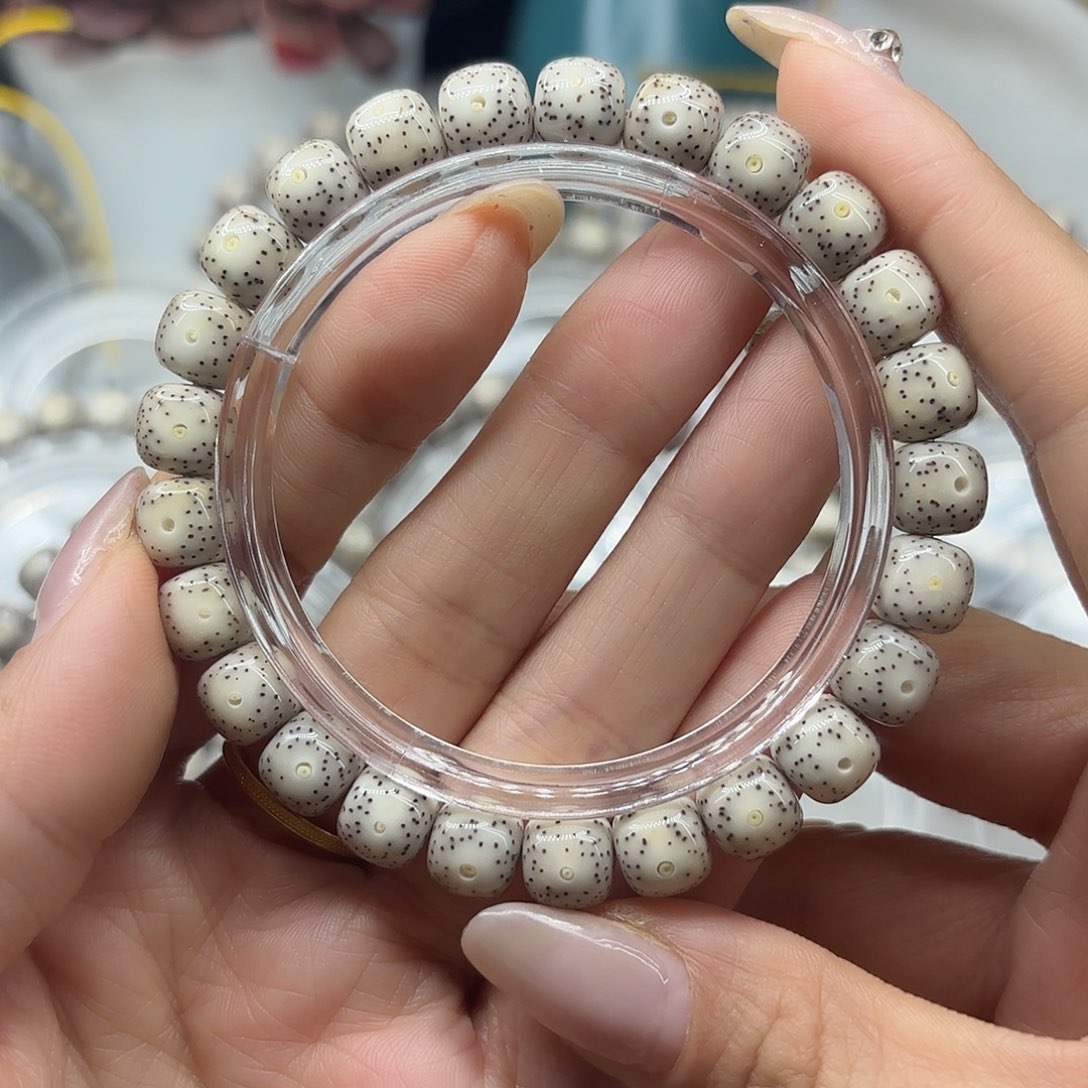 G***…星月菩提手串瓷白星点