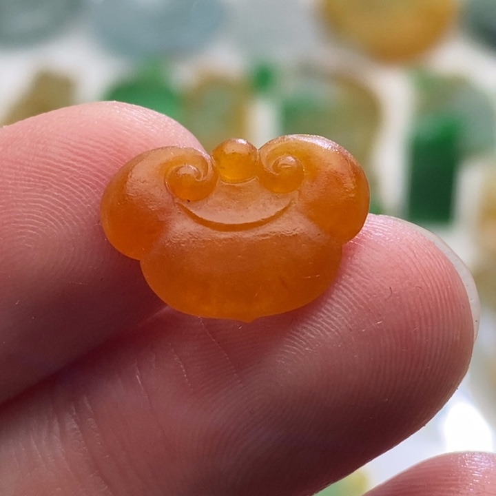 定制翡翠未镶嵌翡翠红如意