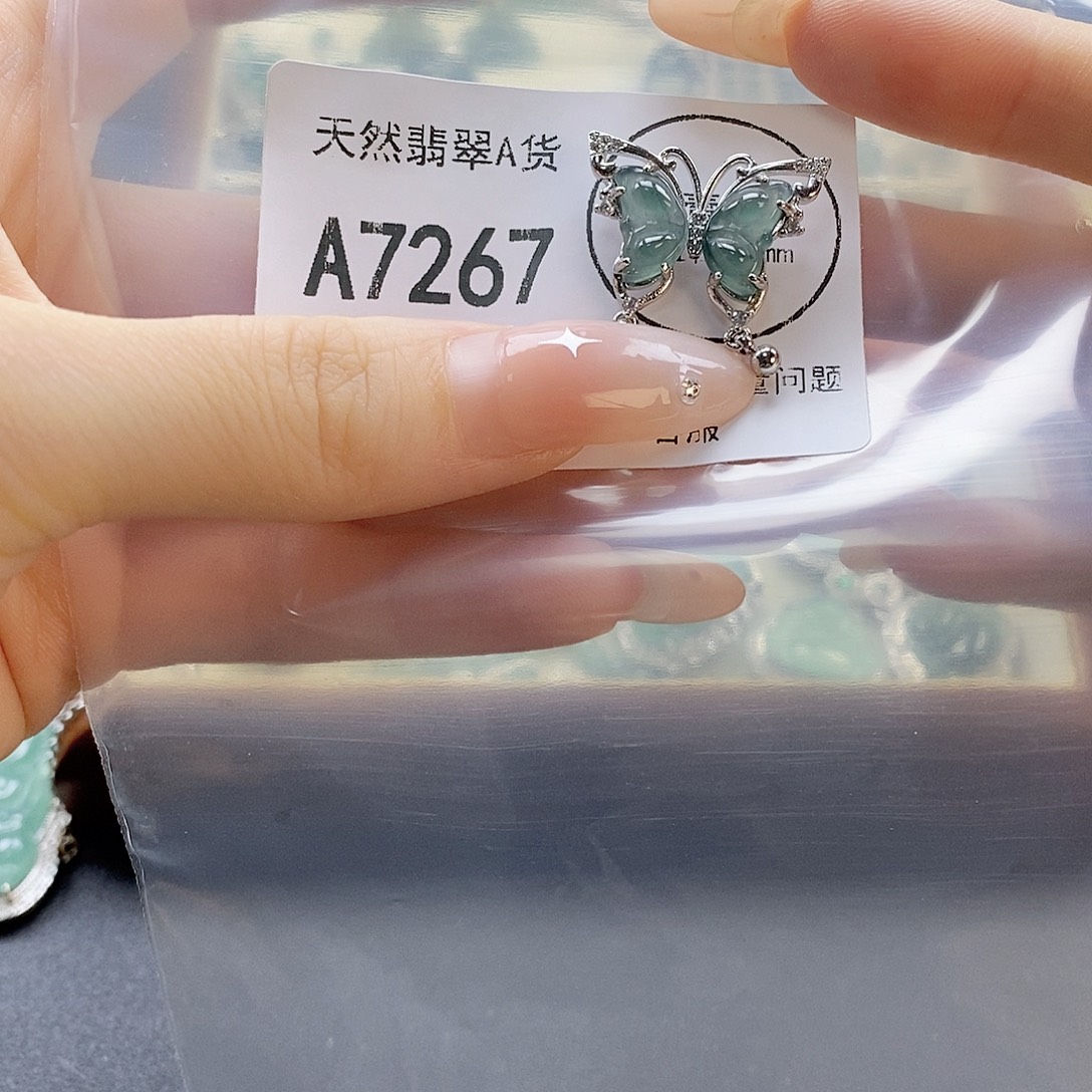吊坠(赠链)未镶嵌翡翠