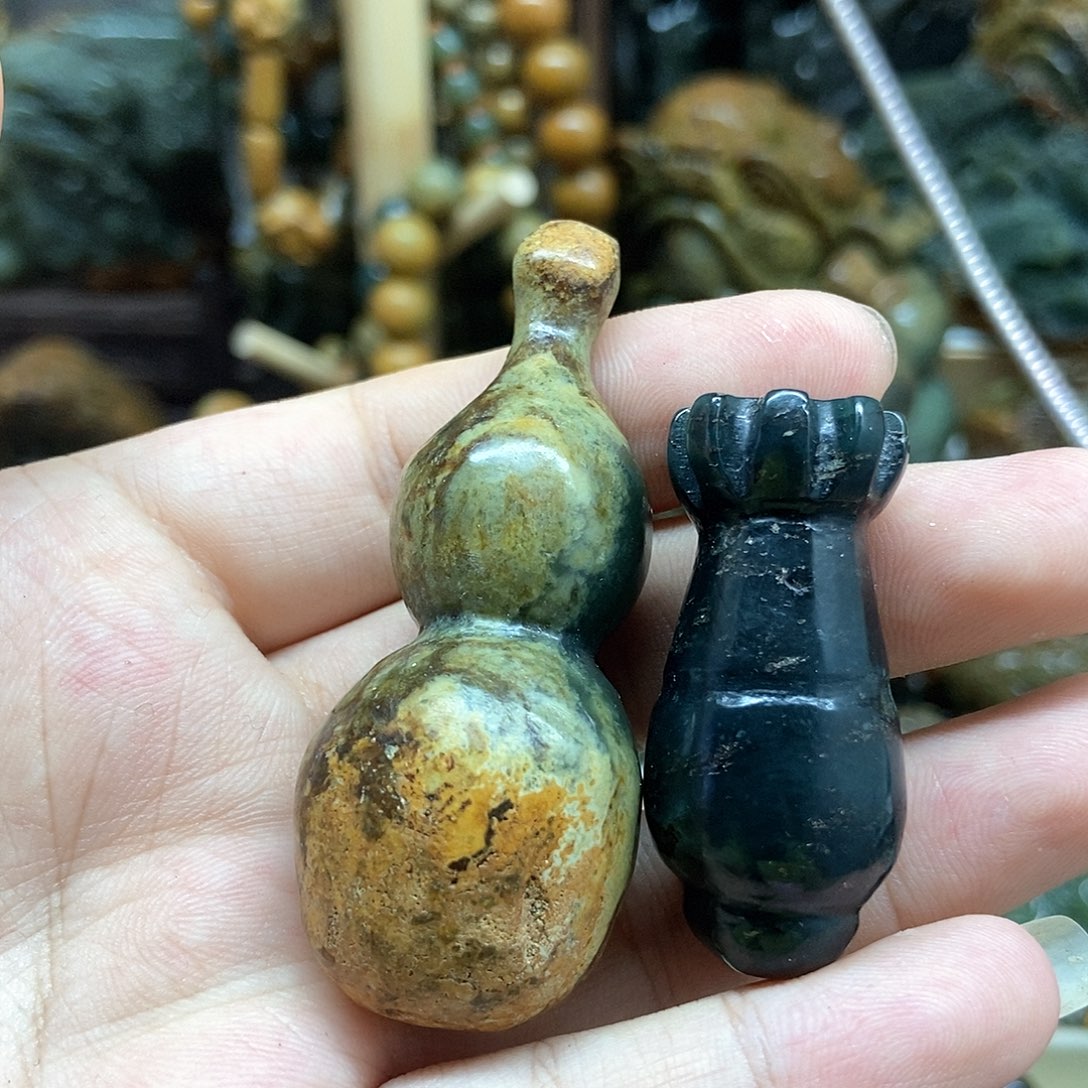 岫岩河磨玉（透闪石质玉）挂件未镶嵌