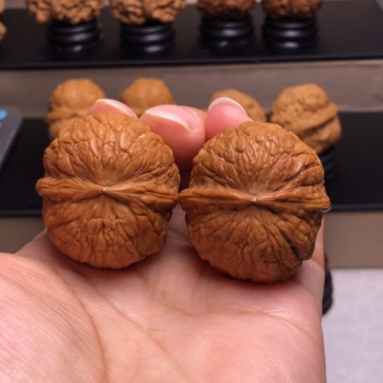 文玩核桃把件金蟒蛇皮球3