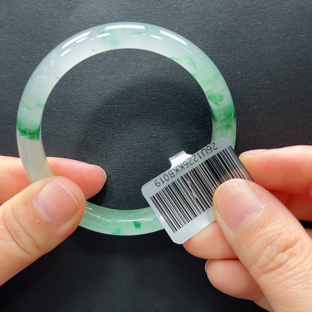 酉***渔石英质玉（非洲翠）未镶嵌手镯唐唐53.5