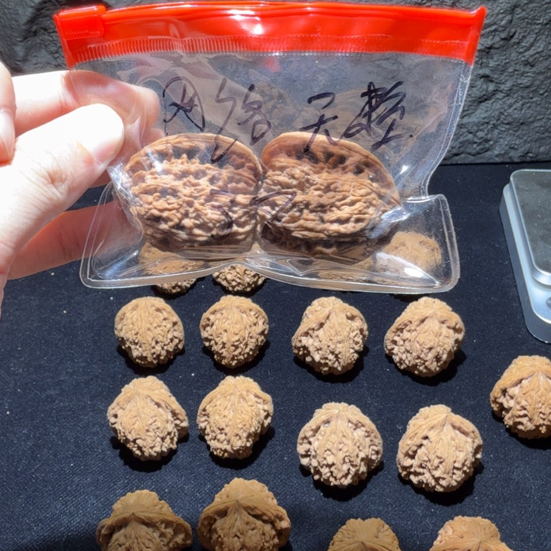 文玩核桃吊坠红皮高炮