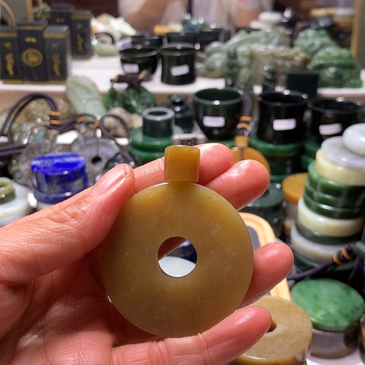 为***当和田玉（糖玉）未镶嵌珠宝半成品