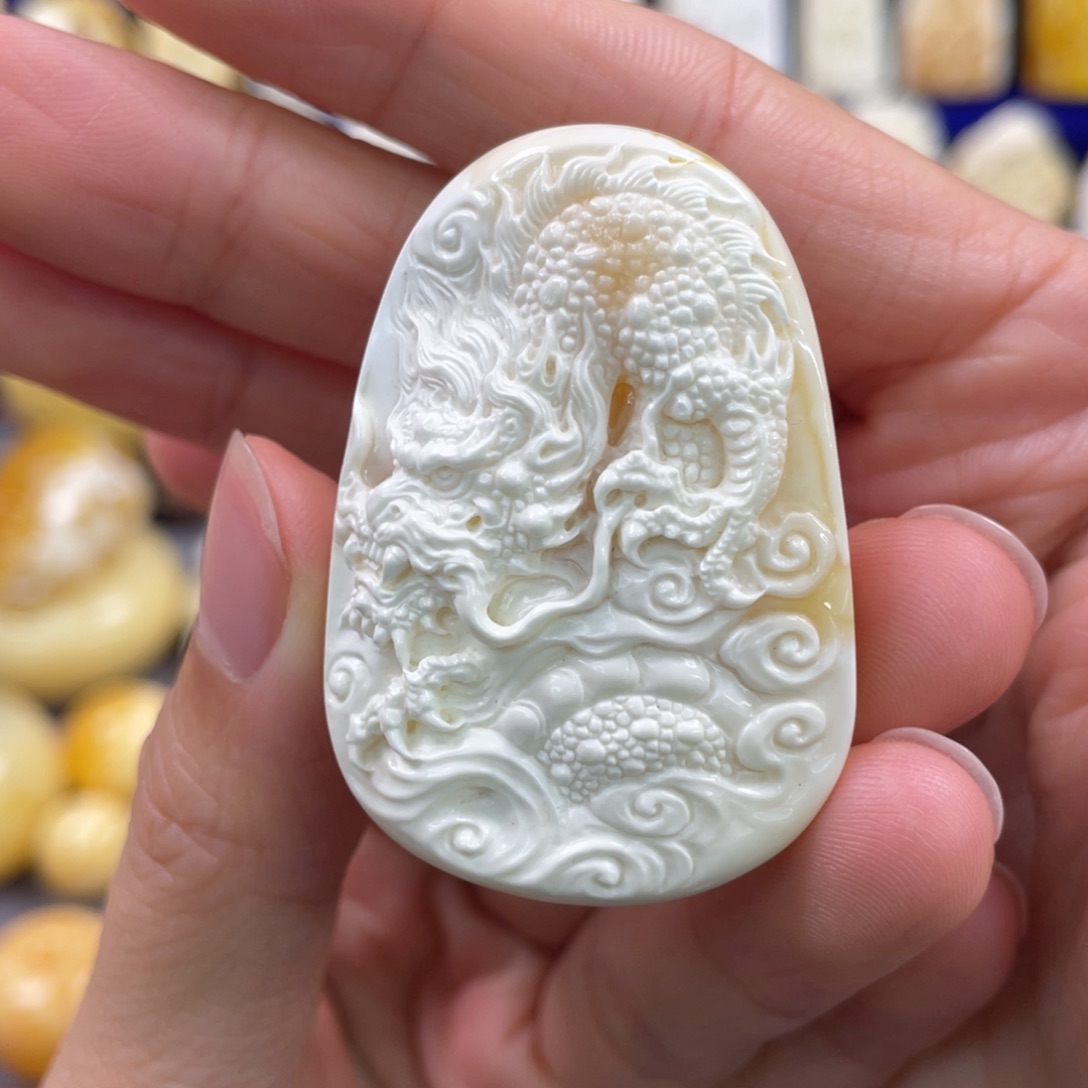蜜蜡裸石未镶嵌琥珀蜜蜡雕刻龙牌吊坠