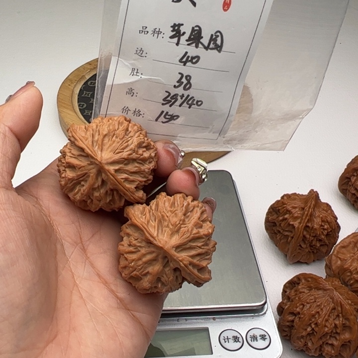 文玩核桃把件小****孟苹果园磕480