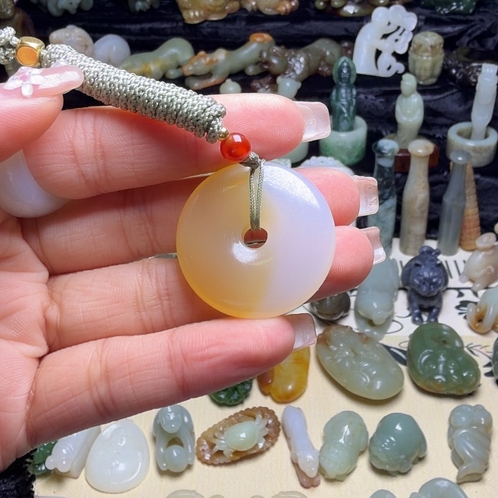 和田玉（糖玉）未镶嵌颈饰