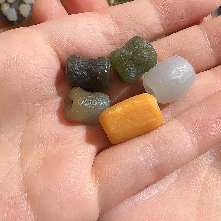 和田玉珠子未镶嵌李*燕