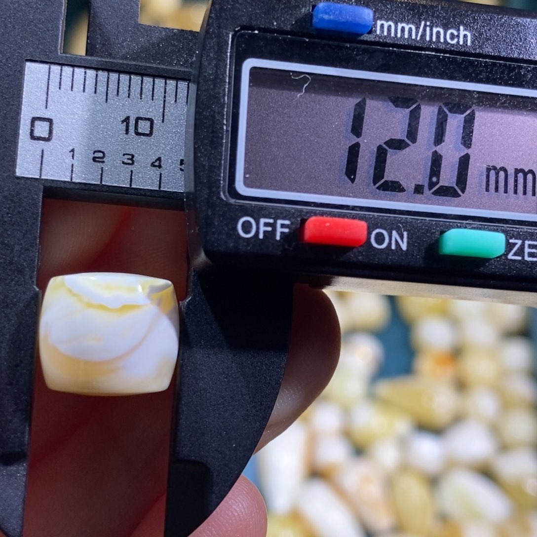 未镶嵌琥珀裸石凡*配饰