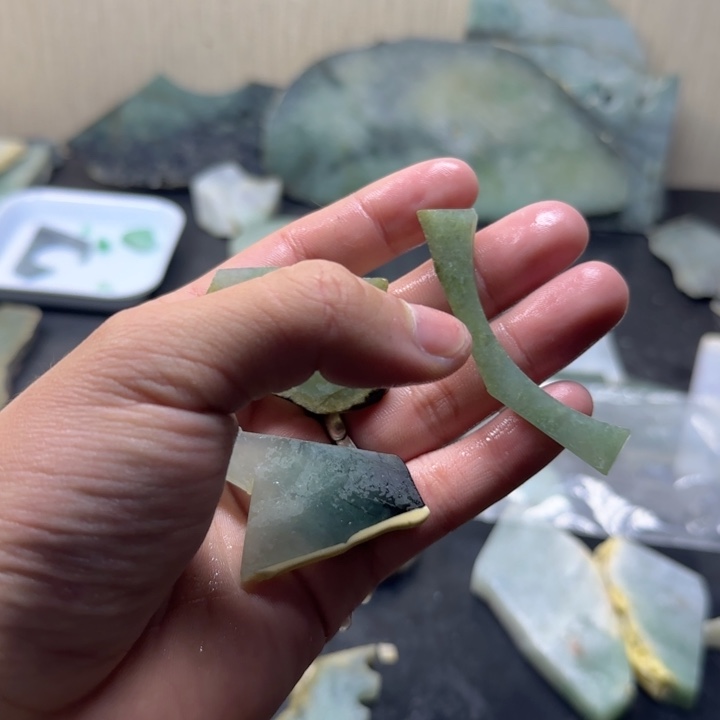 老***独翡翠未镶嵌颈饰纯天然缅甸翡翠
