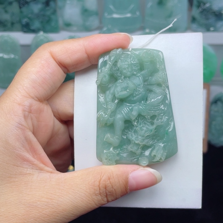 颈饰未镶嵌翡翠不动明王