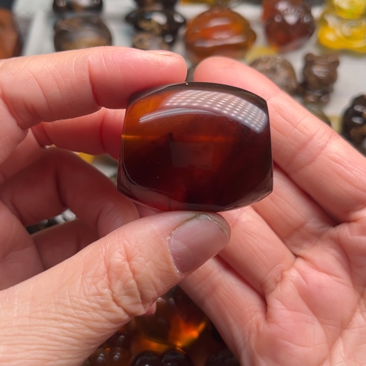 琥珀未镶嵌颈饰马蹄珠