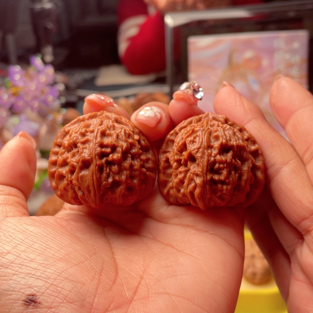 【闪购商品】文玩核桃把件三角白39