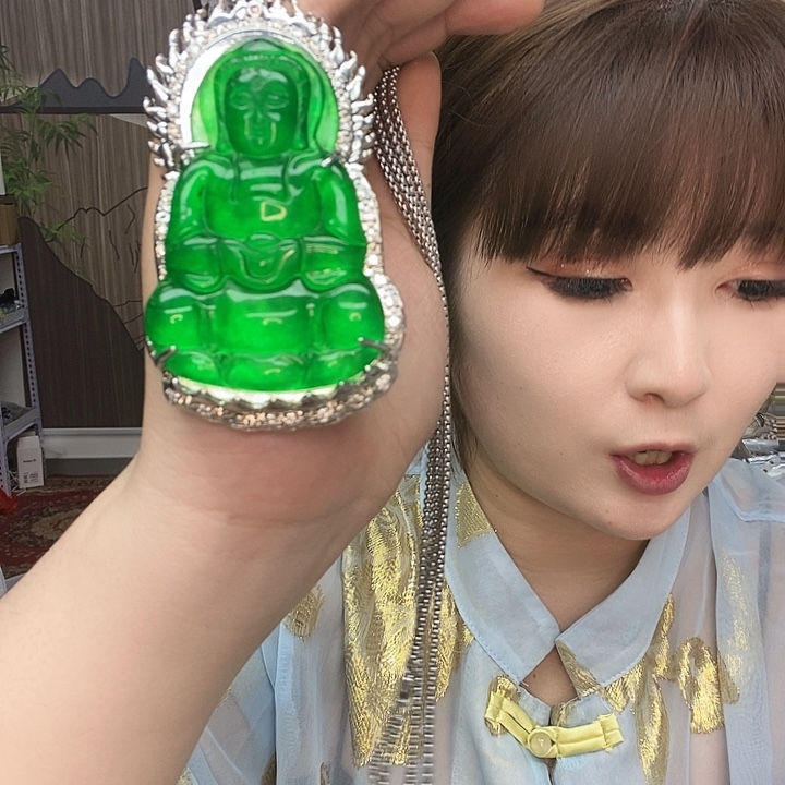 翡翠未镶嵌颈饰绿色