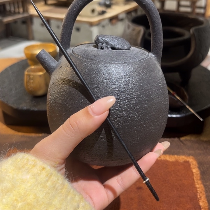 景德镇鱼和熊手工陶艺