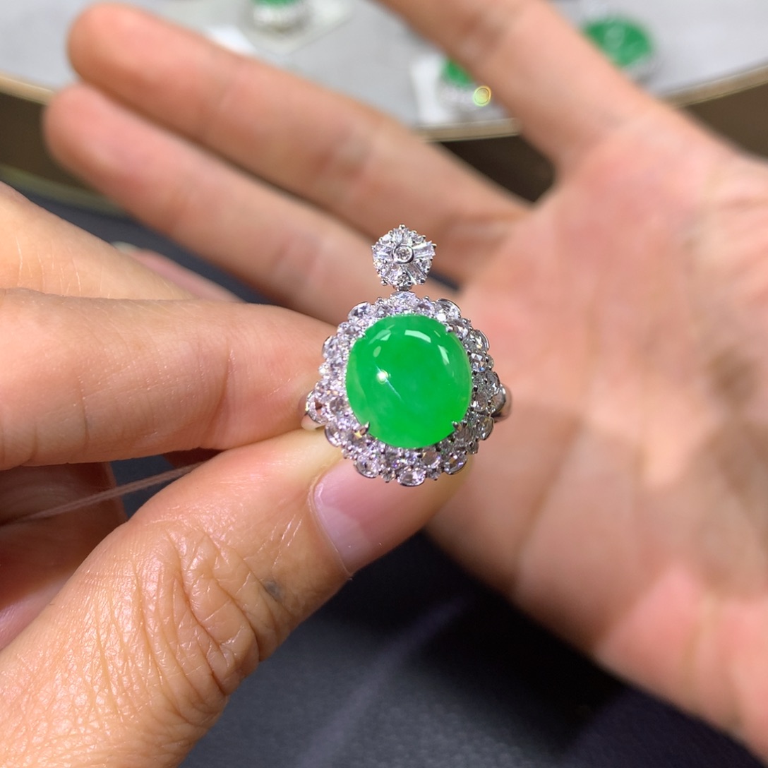 翡翠戒指18K金镶嵌翡翠