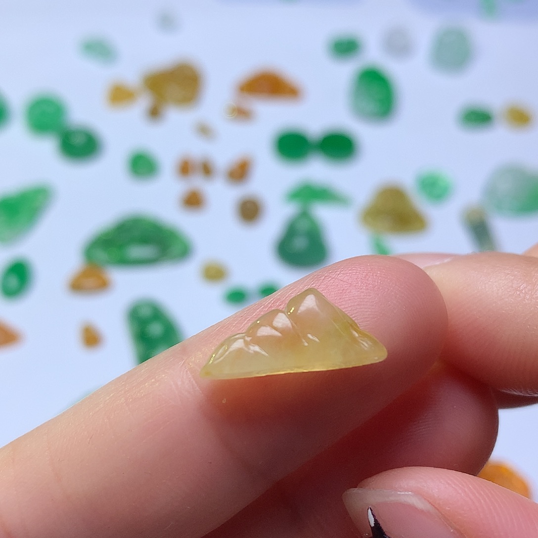 翡翠未镶嵌颈饰山