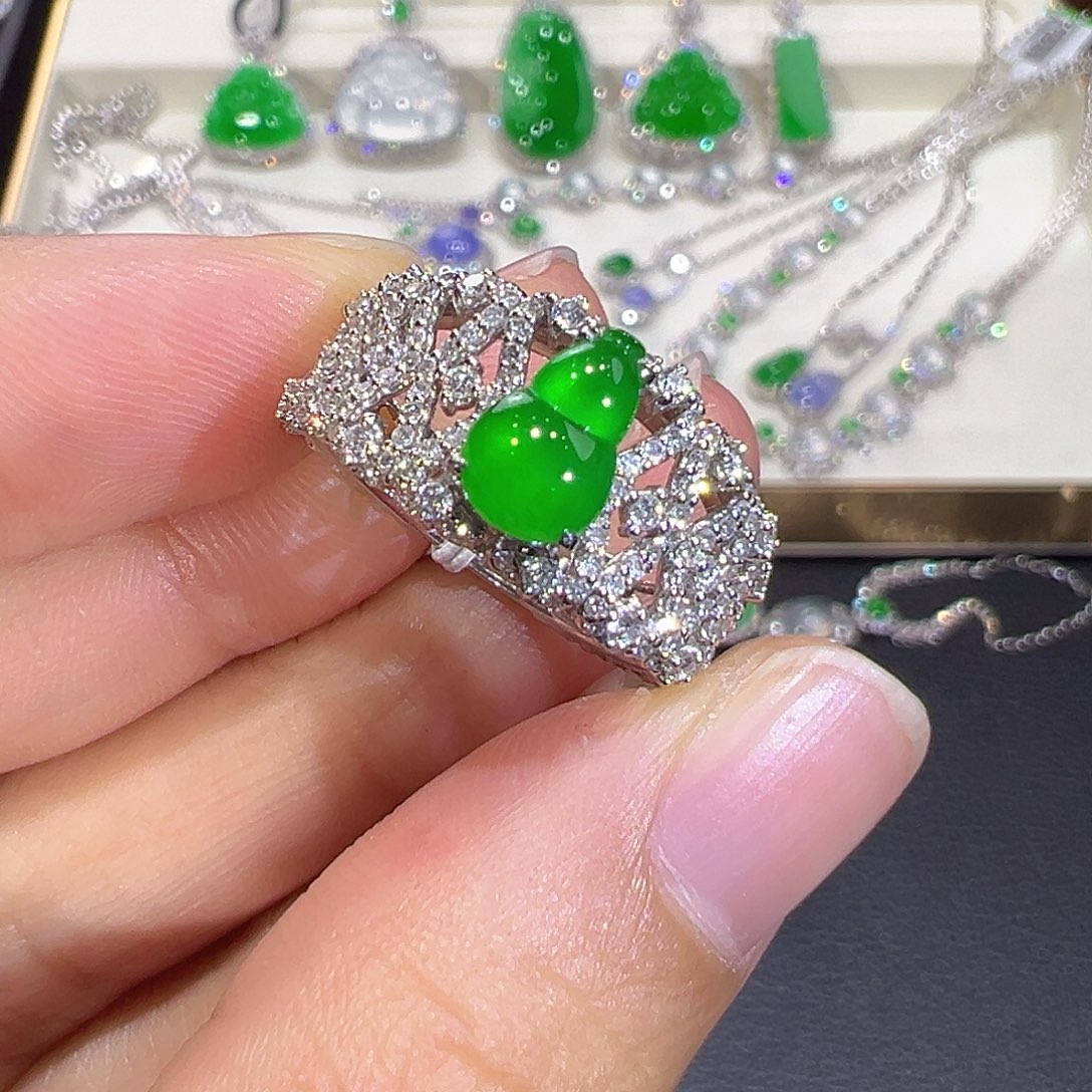 翡翠18K金镶嵌戒指