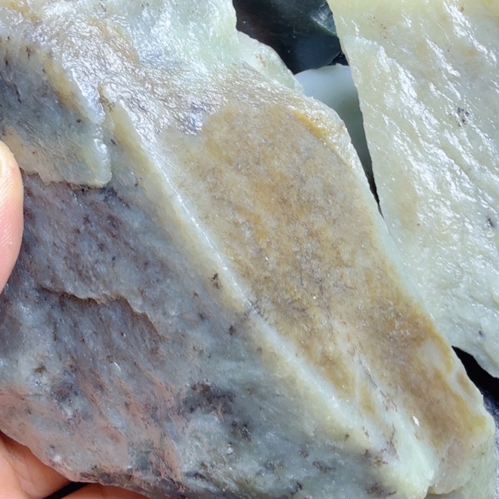 和田玉（糖玉）未镶嵌珠宝奇石