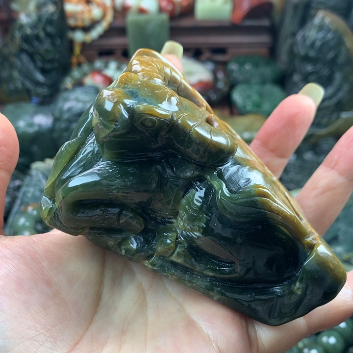 透闪石质玉未镶嵌珠宝奇石