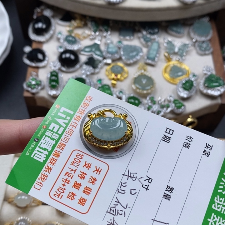 翡翠颈饰未镶嵌翡翠