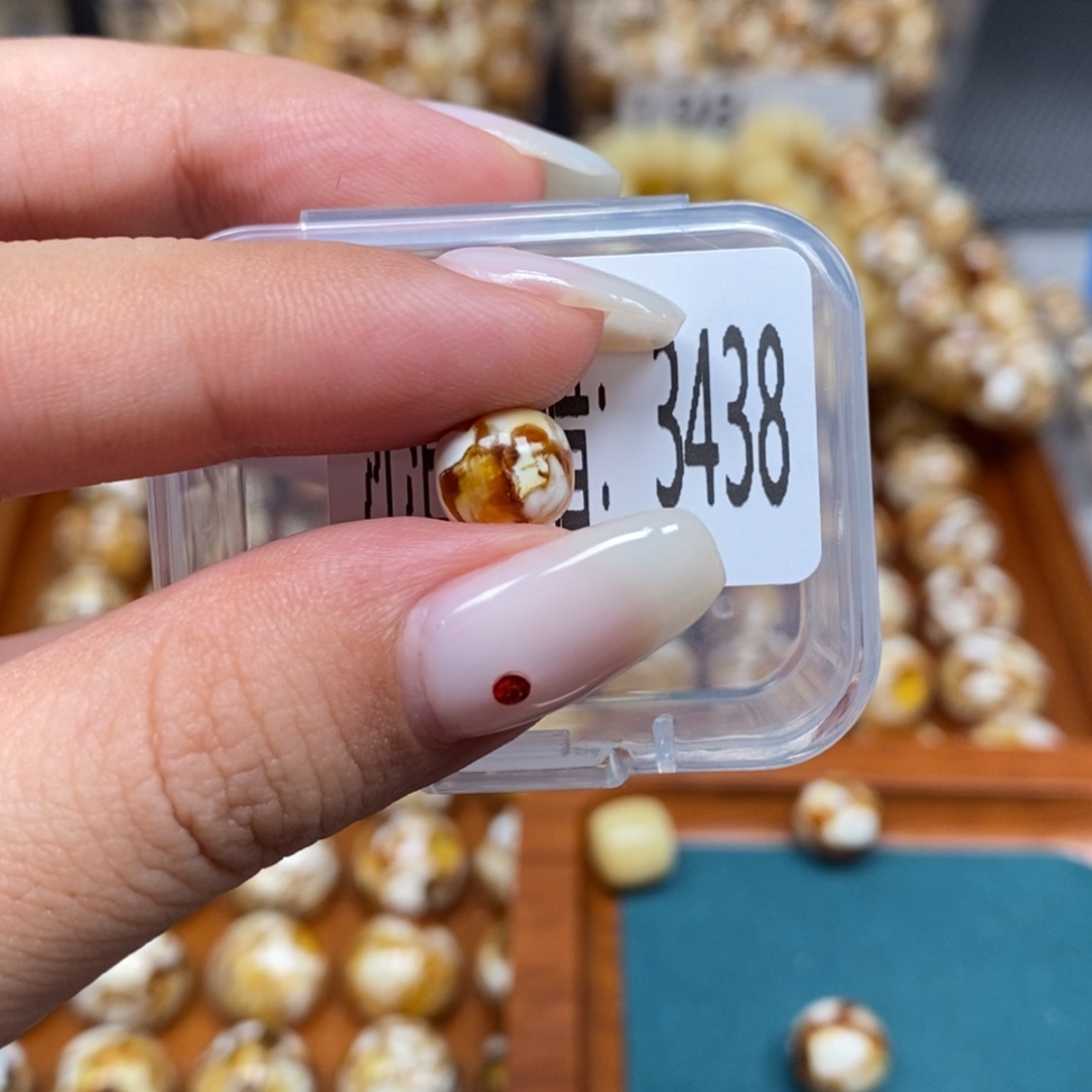 蜜蜡未镶嵌珠宝奇石3438