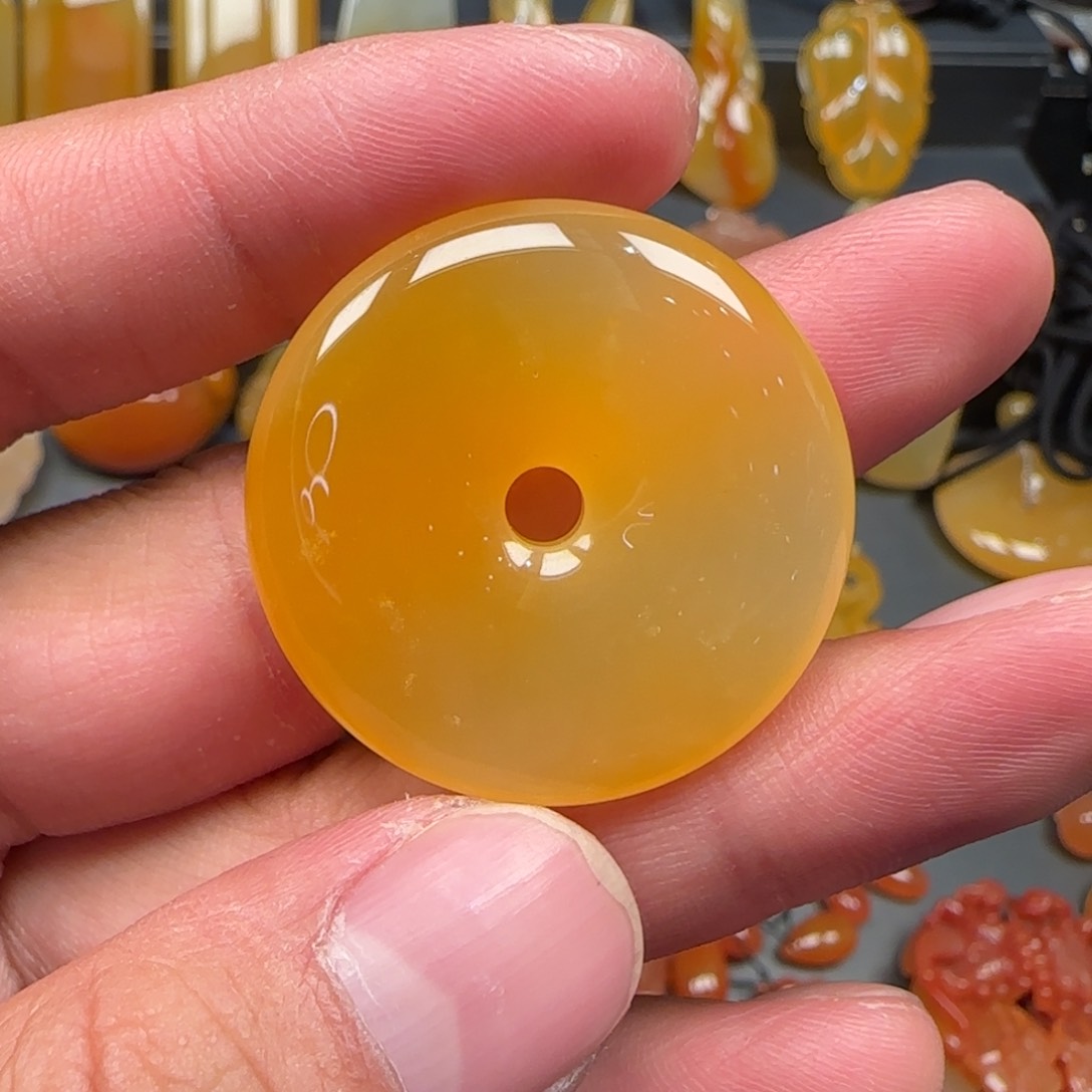 石英质玉（黄龙玉）吊坠(不含链)未镶嵌