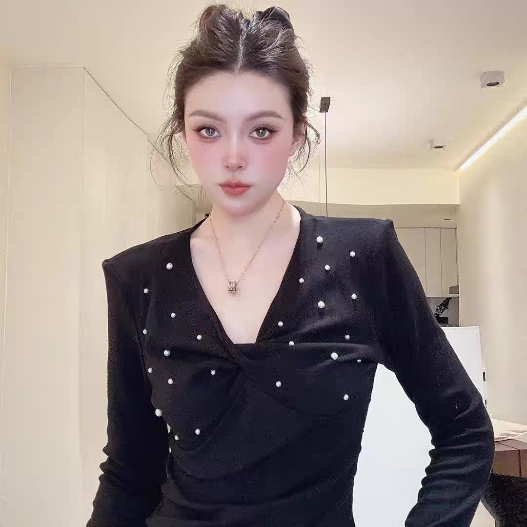 秋冬新款大码8592设计感纽结钉珠长袖打底衫女气质修身百搭上衣