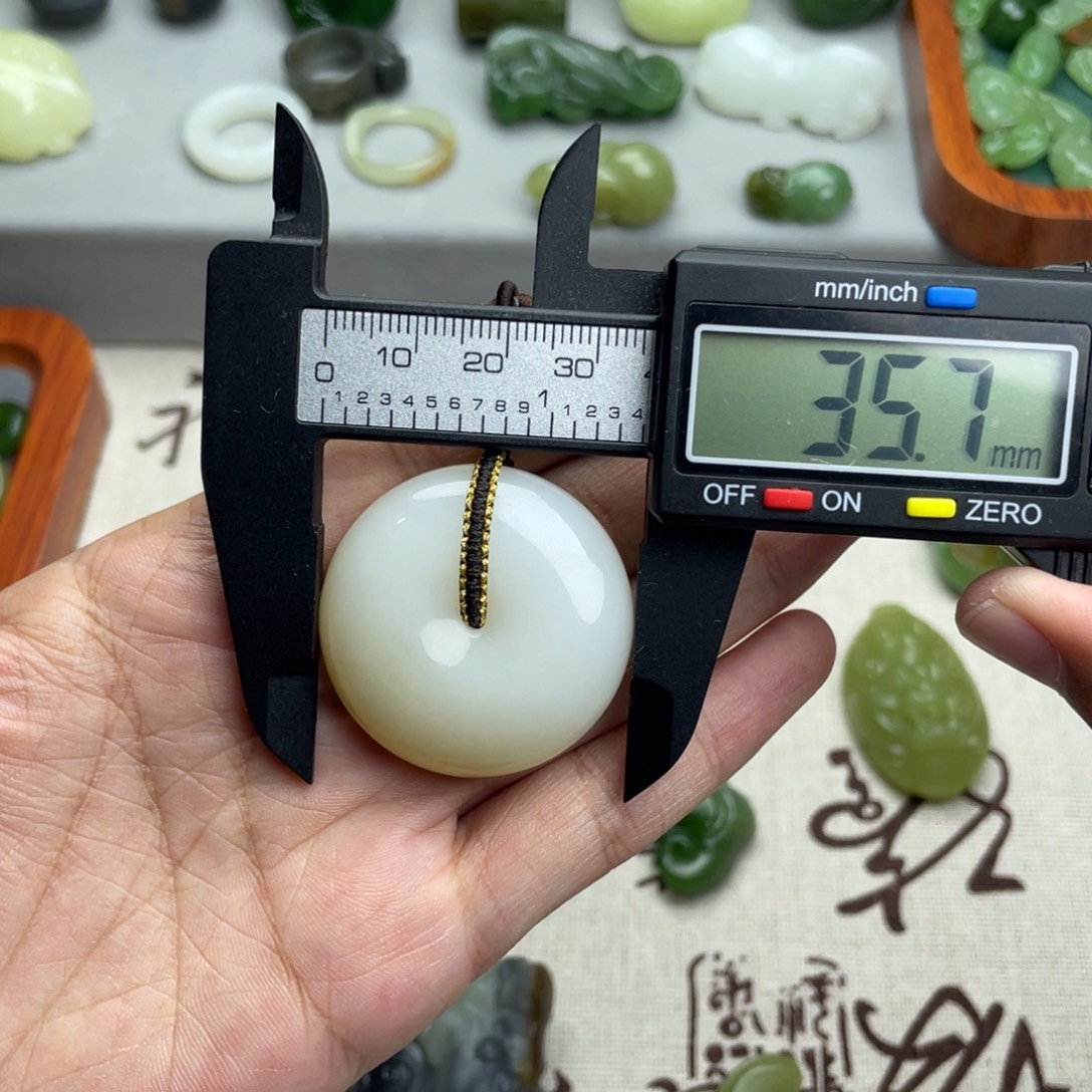 颈饰未镶嵌和田玉