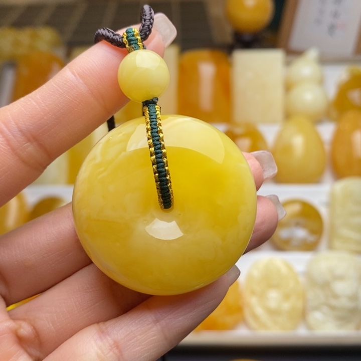 蜜蜡颈饰未镶嵌，