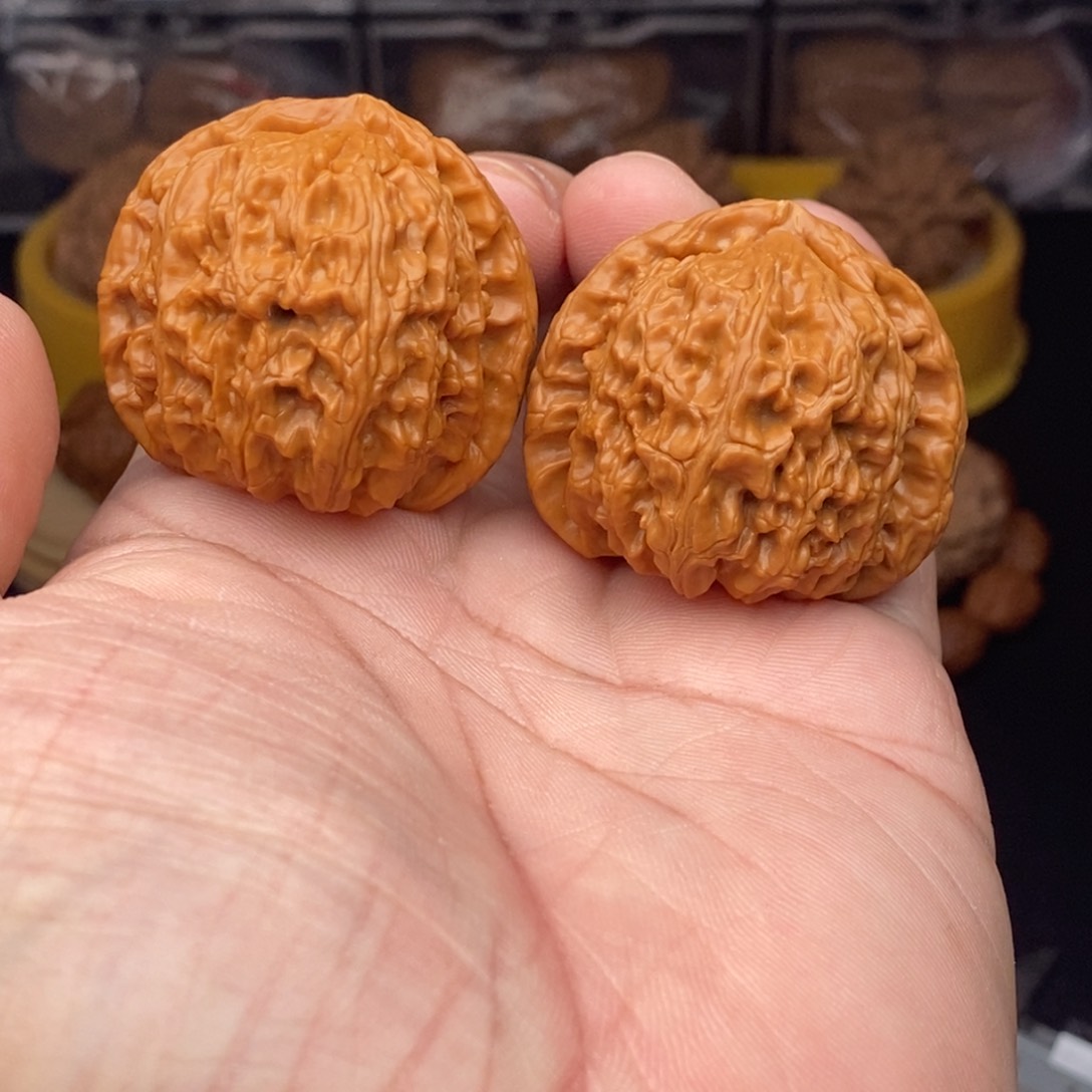 核桃把件 40左右三角白 