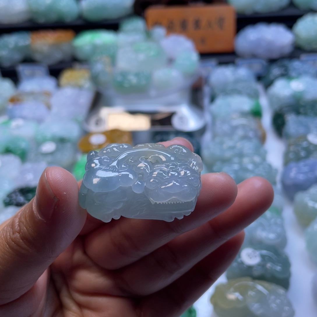 翡翠颈饰未镶嵌貔貅