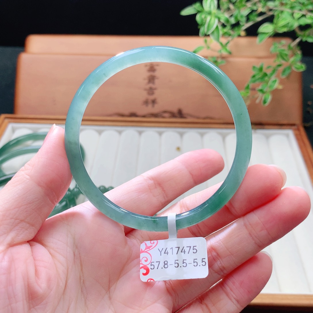 未镶嵌手镯（圆镯）翡翠