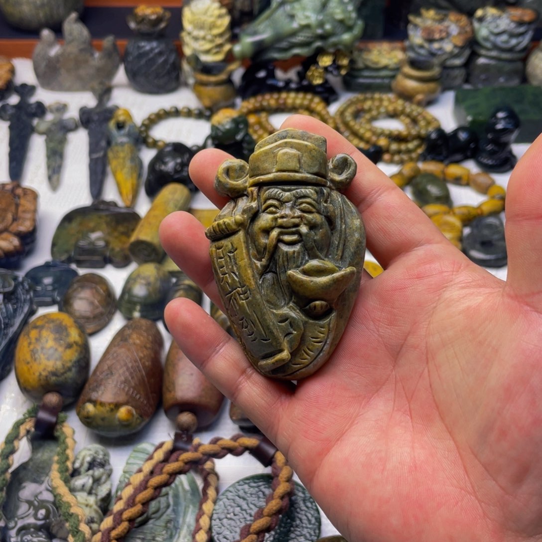 【闪购商品】未镶嵌岫岩河磨玉（透闪石质玉）挂件