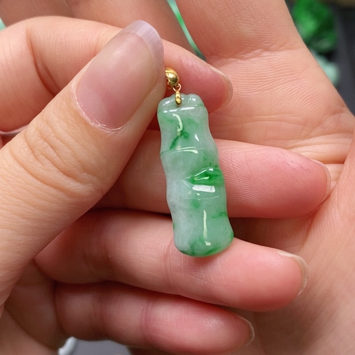 翡翠颈饰未镶嵌吊坠