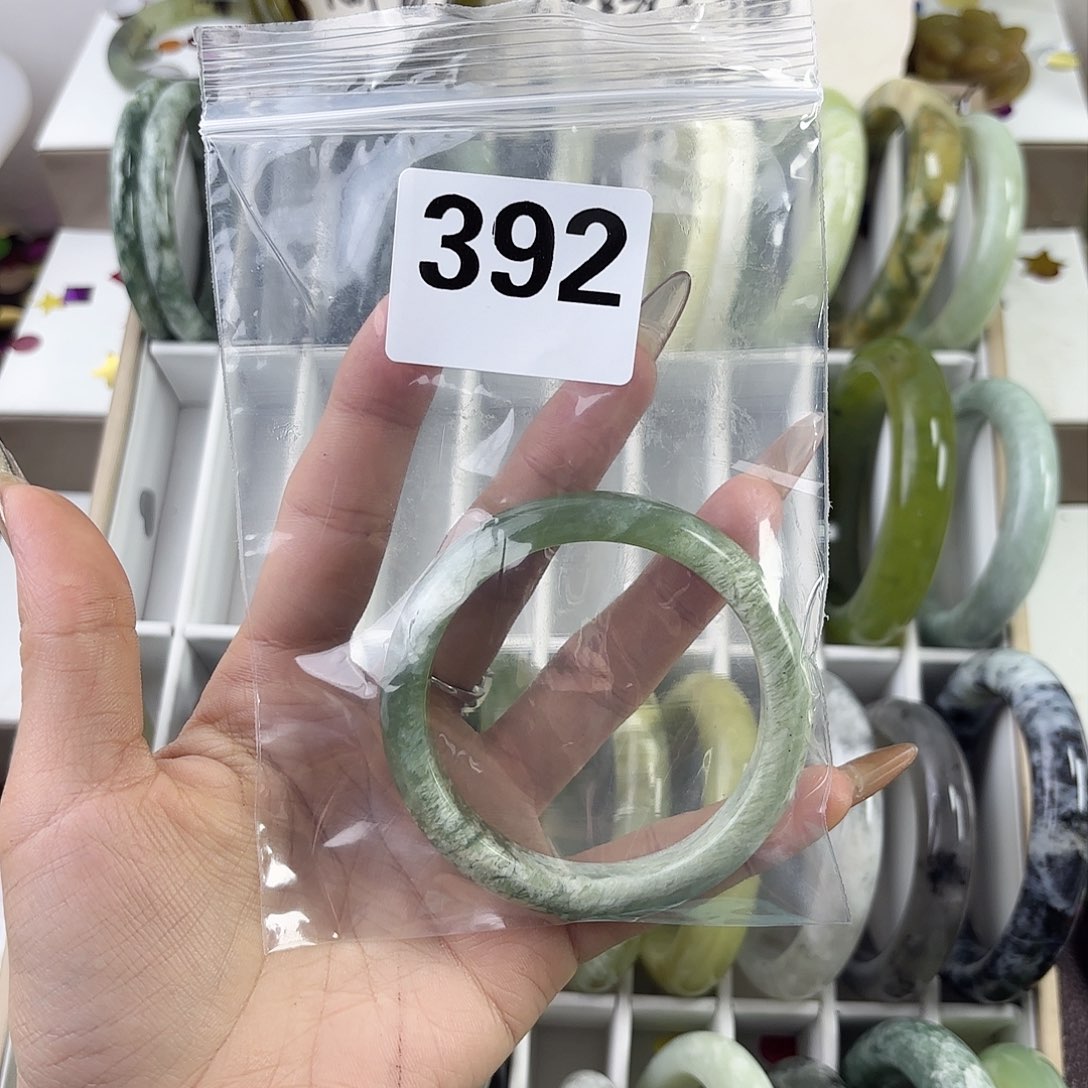 蛇纹石玉手镯未镶嵌源**蕉