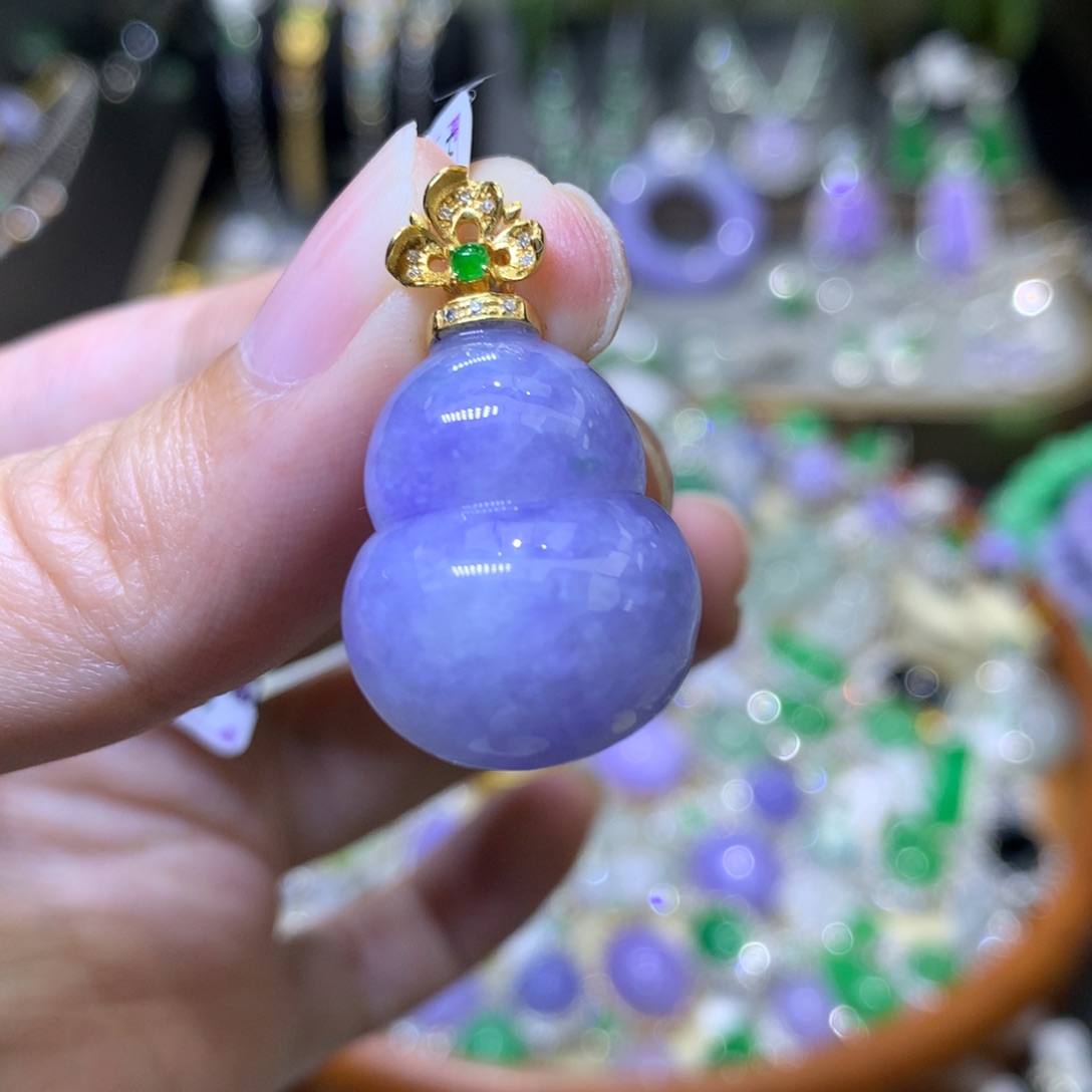 颈饰18K金镶嵌翡翠