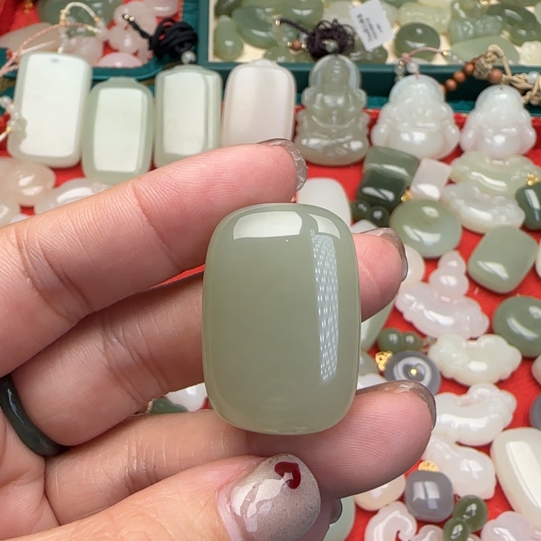 和田玉颈饰未镶嵌麒*