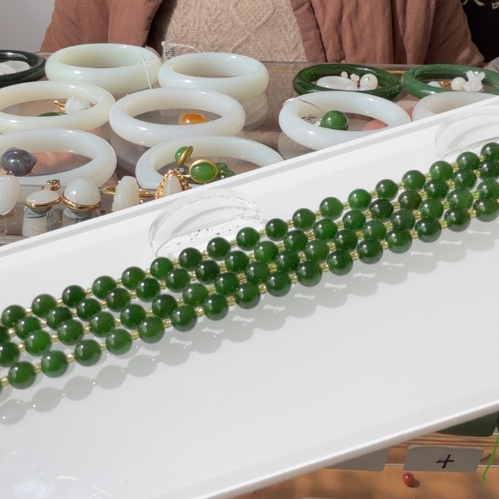 和田玉颈饰未镶嵌正宗俄碧七号矿菠菜绿6.2mm108