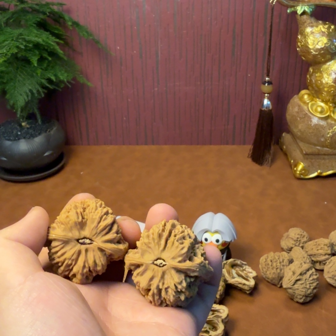 红***蛋文玩核桃吊坠南将石文玩核桃