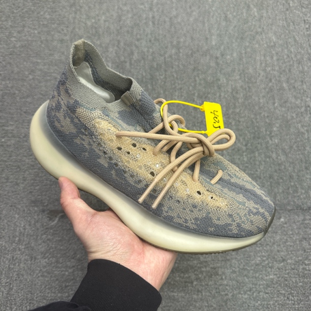 全新未使用 adidas/阿迪达斯 40.5码  Yeezy380鳗鱼  无盒  球鞋