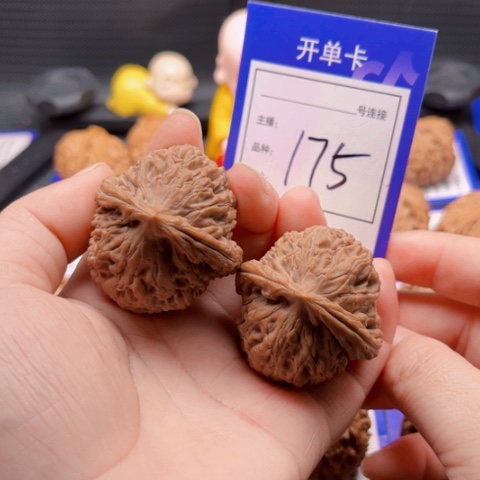 文玩核桃把件40水龙纹 175