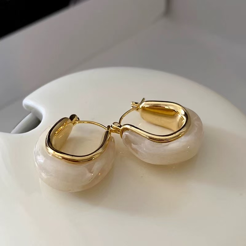 铜合金耳饰 乳白耳扣~金属风乳白水滴高级感耳环气质高级感 W044