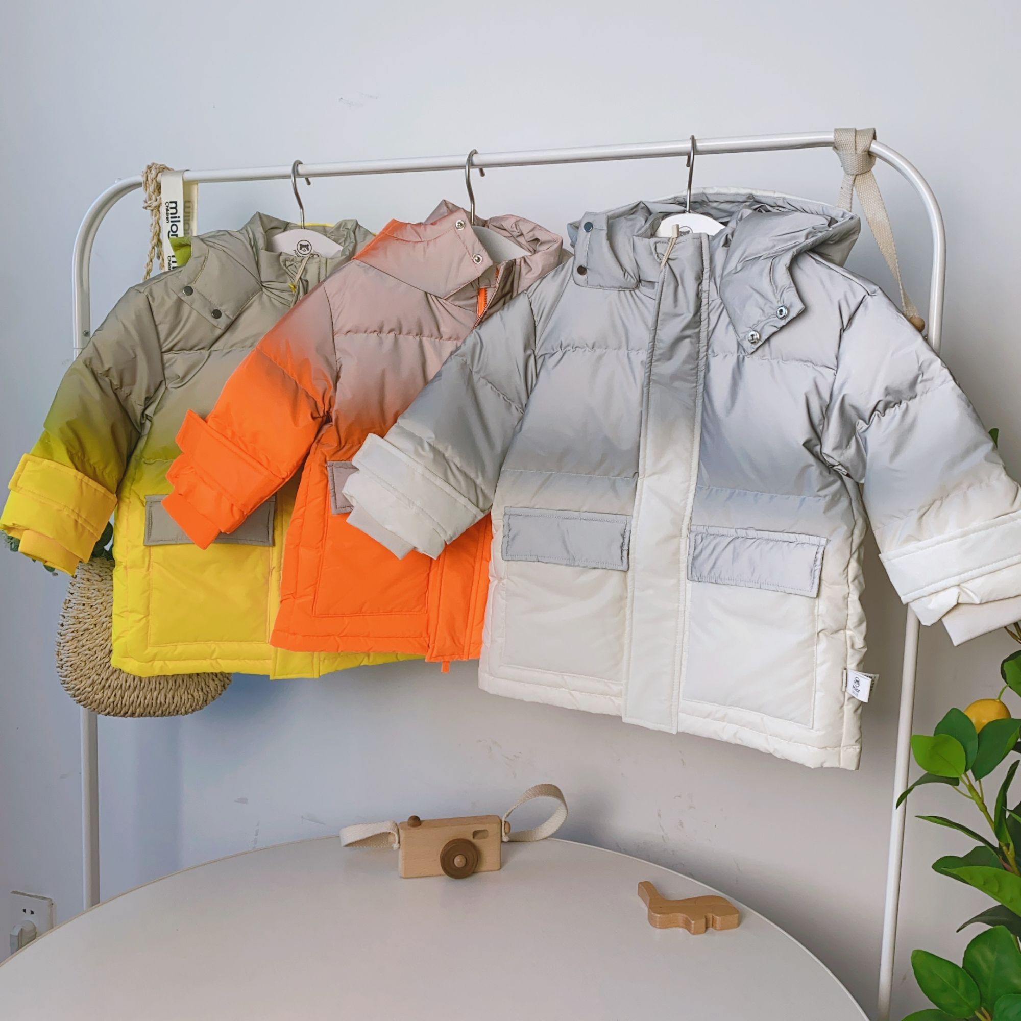 7072【羽绒服】米乐熊 男女宝免洗渐变羽绒服连帽中长款冬季保暖