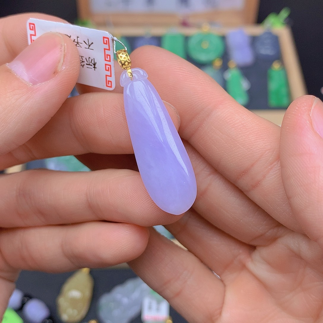 翡翠颈饰18K金镶嵌翡翠