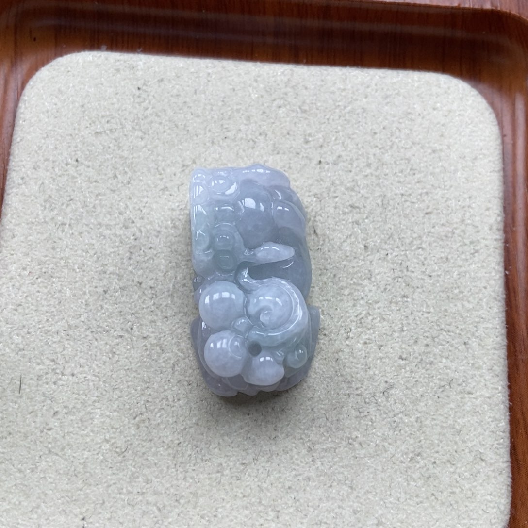 翡翠未镶嵌颈饰霸王貔貅